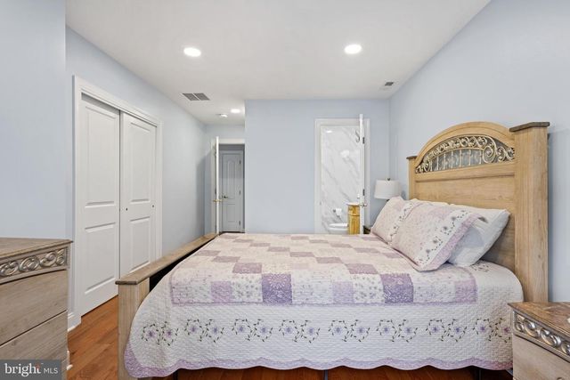 6 BUOY DR, Mount Laurel, NJ 08054