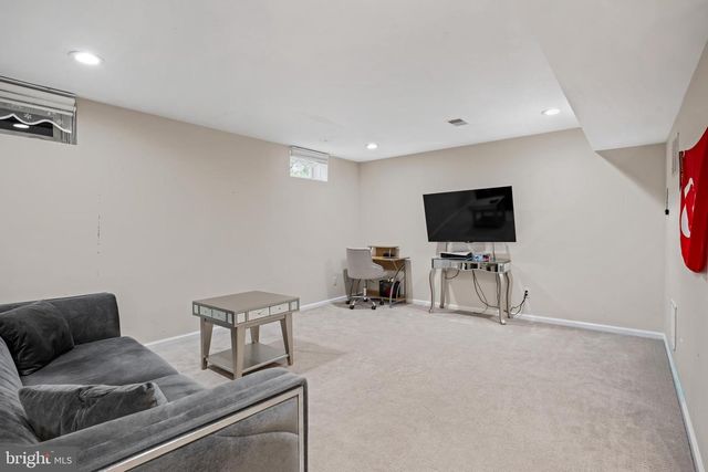6 BUOY DR, Mount Laurel, NJ 08054