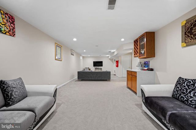 6 BUOY DR, Mount Laurel, NJ 08054