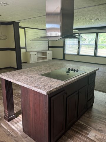 10015 Woolworth Road, Keithville, LA 71047