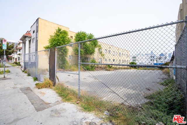 744 S Carondelet Street, Los Angeles, CA 90057