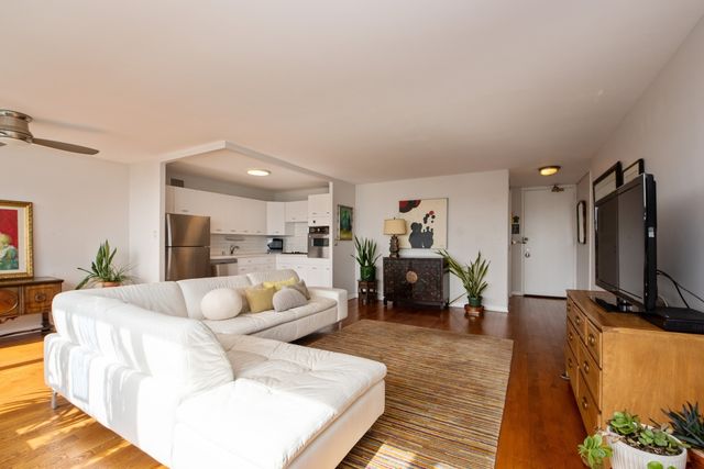 4800 S Chicago Beach Drive 2611S, Chicago, IL 60615