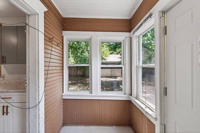 242 Penn Avenue N, Minneapolis, MN 55405