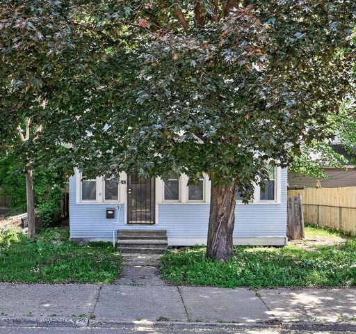 242 Penn Avenue N, Minneapolis, MN 55405