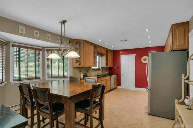 43 Stonehurst Lane, Dix Hills, NY 11746