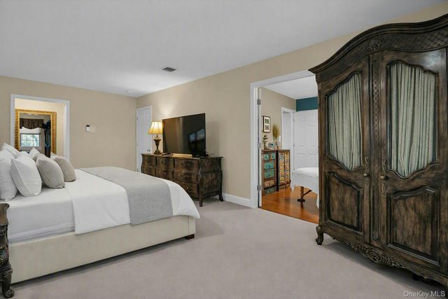 43 Stonehurst Lane, Dix Hills, NY 11746