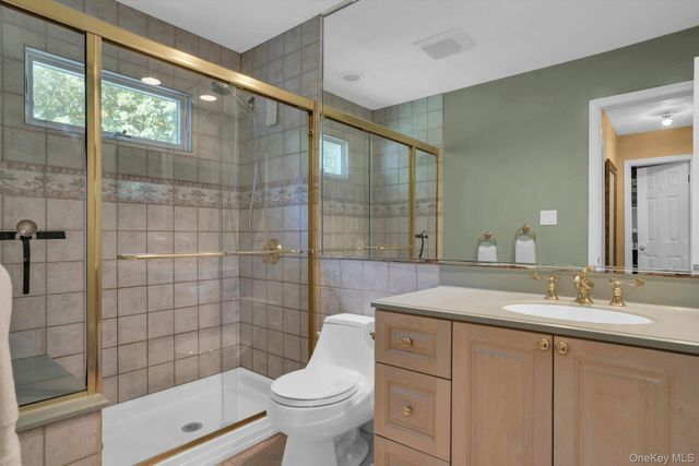 43 Stonehurst Lane, Dix Hills, NY 11746
