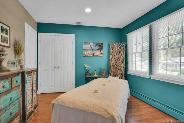 43 Stonehurst Lane, Dix Hills, NY 11746