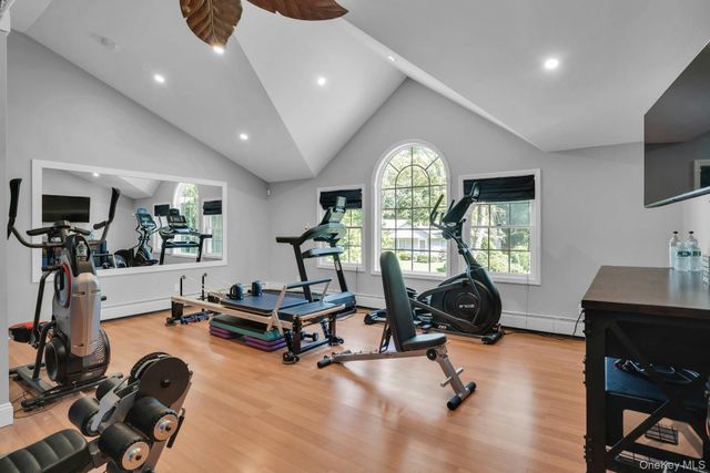 43 Stonehurst Lane, Dix Hills, NY 11746