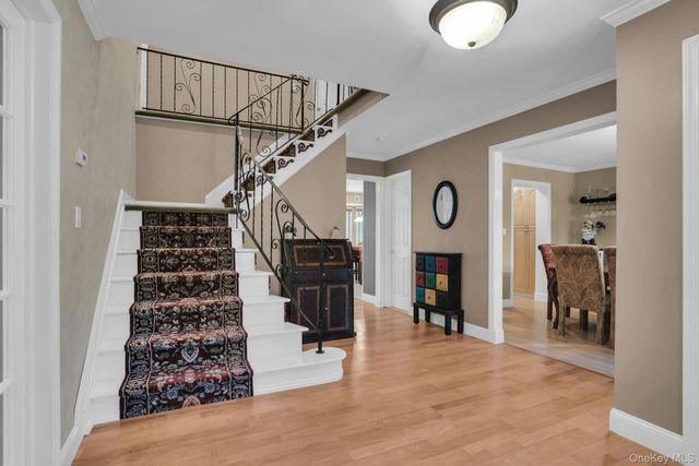 43 Stonehurst Lane, Dix Hills, NY 11746