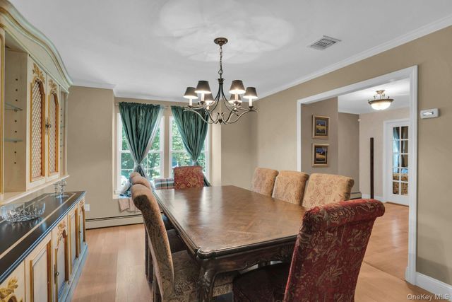 43 Stonehurst Lane, Dix Hills, NY 11746