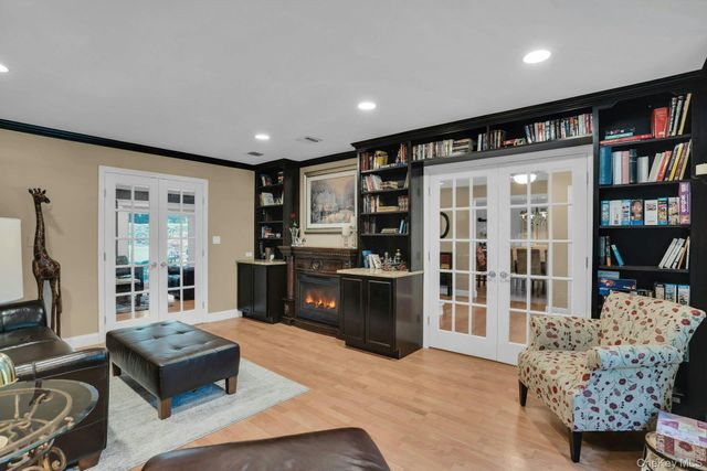 43 Stonehurst Lane, Dix Hills, NY 11746