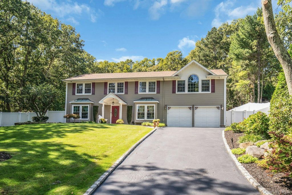 43 Stonehurst Lane, Dix Hills, NY 11746 — photo 2