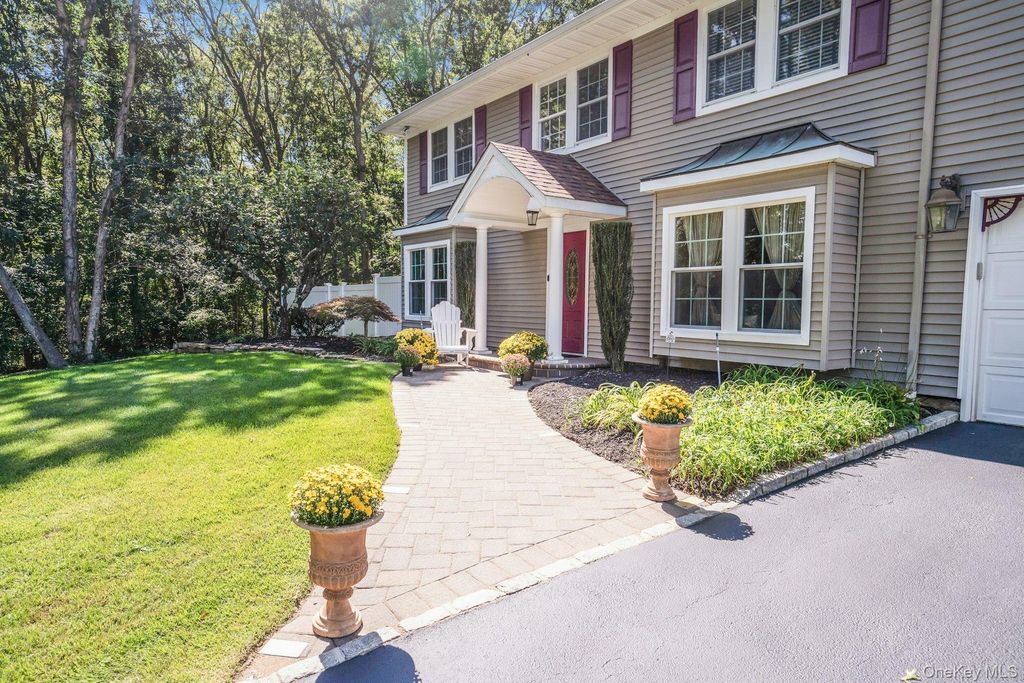43 Stonehurst Lane, Dix Hills, NY 11746 — photo 4