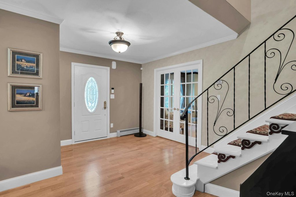 43 Stonehurst Lane, Dix Hills, NY 11746 — photo 5