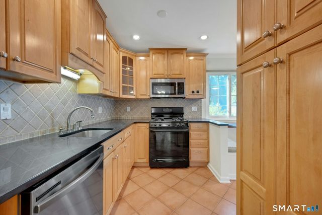 37 Sheephill Road 10, Greenwich, CT 06878