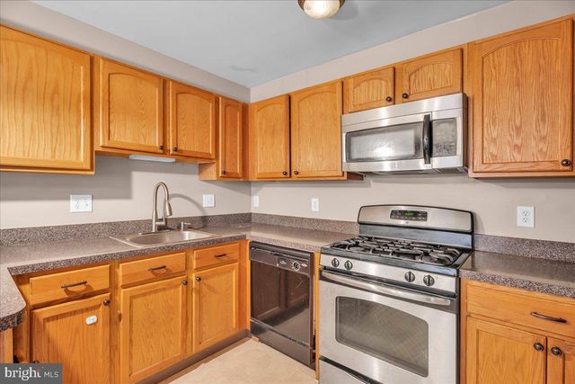 1 MEADOWOOD LN, Sicklerville, NJ 08081