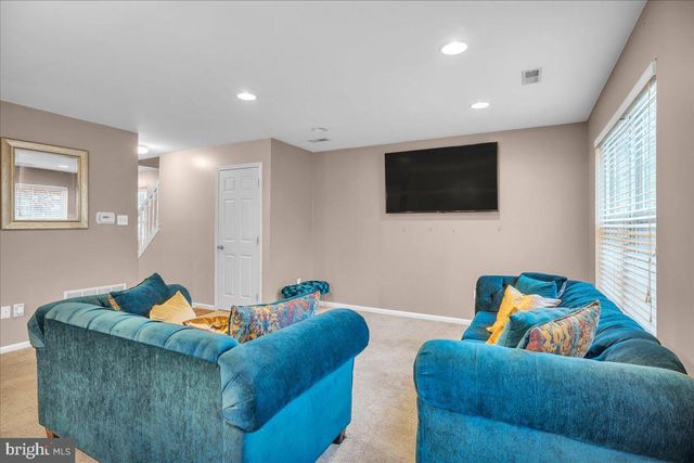 1 MEADOWOOD LN, Sicklerville, NJ 08081