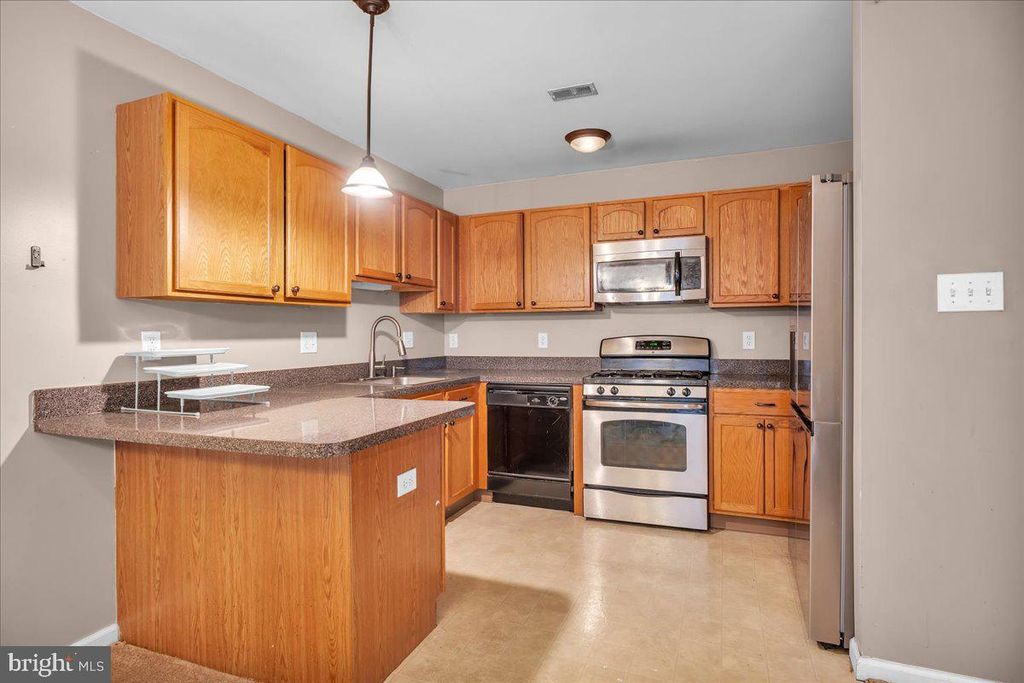 Image 9 of property listing at 1 MEADOWOOD LN, Sicklerville, NJ 08081