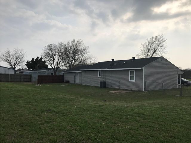 303 Raymond Street, Farmersville, TX 75442