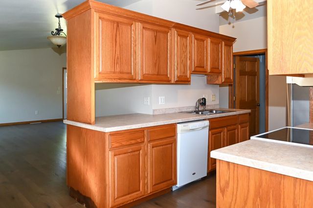 145 26th St SW, Minot, ND 58701