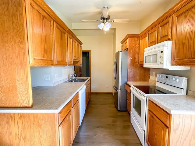 145 26th St SW, Minot, ND 58701