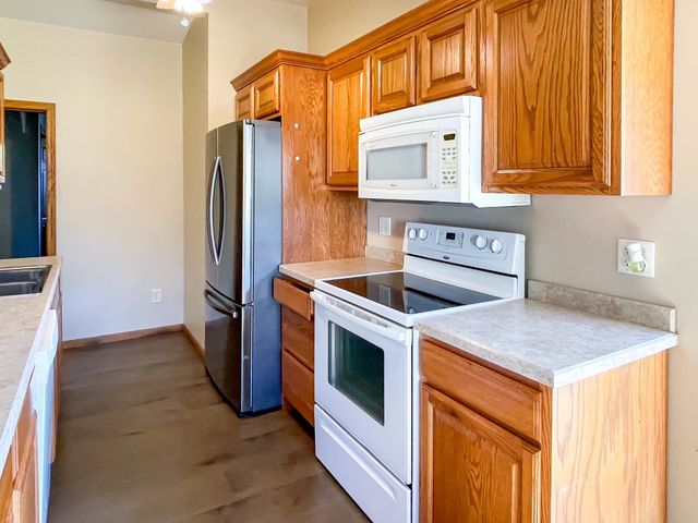 145 26th St SW, Minot, ND 58701