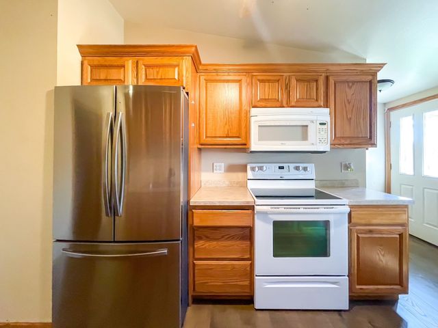 145 26th St SW, Minot, ND 58701