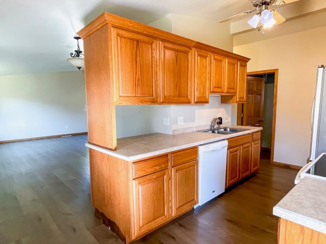 145 26th St SW, Minot, ND 58701