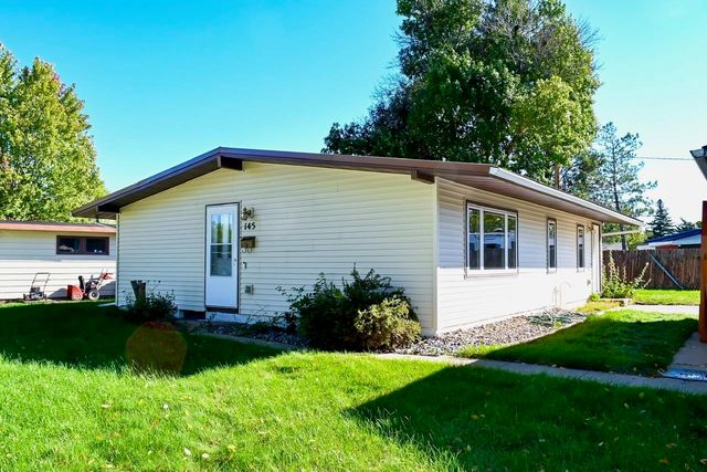 145 26th St SW, Minot, ND 58701