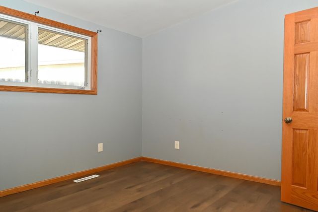 145 26th St SW, Minot, ND 58701