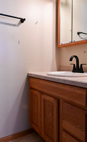 145 26th St SW, Minot, ND 58701