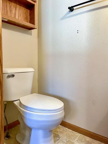 145 26th St SW, Minot, ND 58701