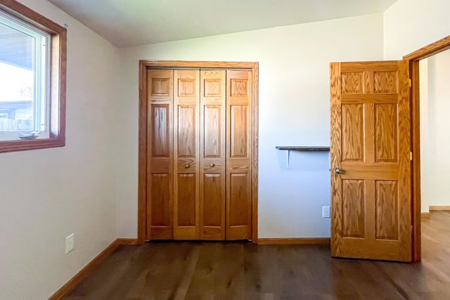 145 26th St SW, Minot, ND 58701