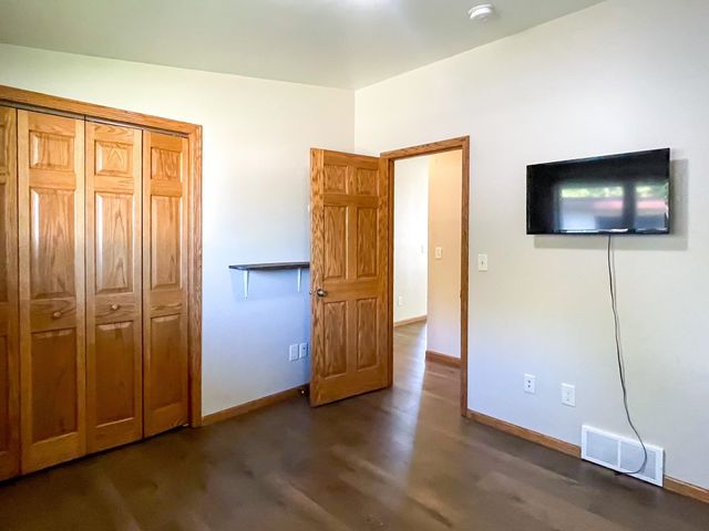 145 26th St SW, Minot, ND 58701