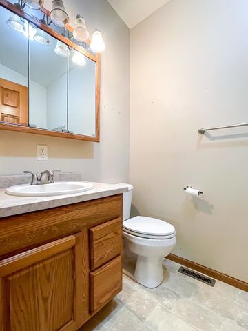 145 26th St SW, Minot, ND 58701