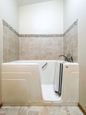 145 26th St SW, Minot, ND 58701