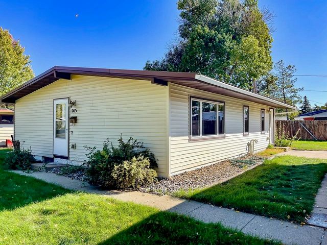 145 26th St SW, Minot, ND 58701