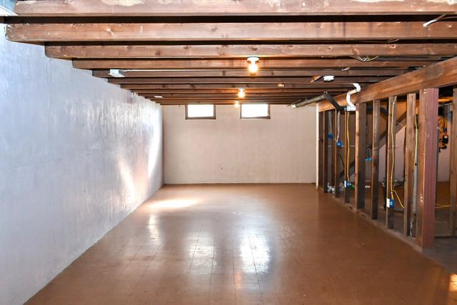 145 26th St SW, Minot, ND 58701