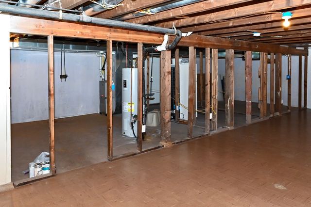 145 26th St SW, Minot, ND 58701