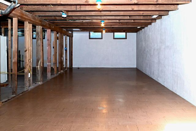 145 26th St SW, Minot, ND 58701