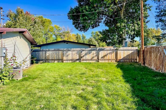 145 26th St SW, Minot, ND 58701