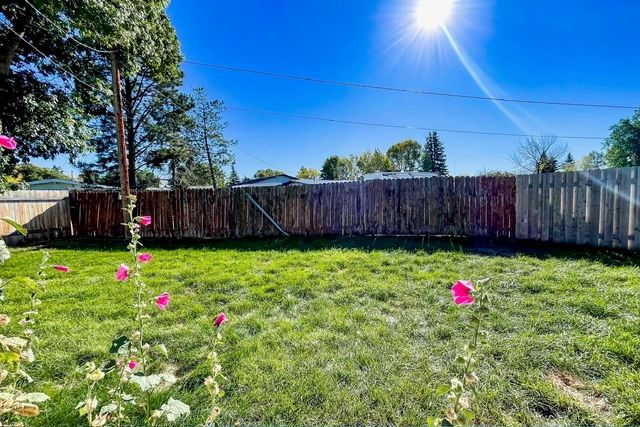 145 26th St SW, Minot, ND 58701