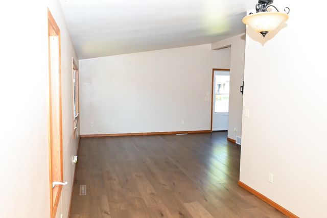 145 26th St SW, Minot, ND 58701