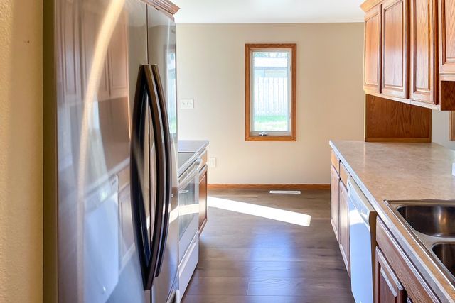 145 26th St SW, Minot, ND 58701