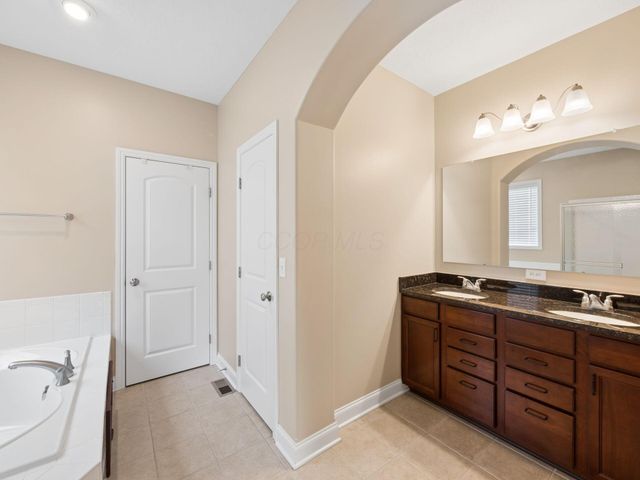 820 Ballater Drive, Delaware, OH 43015
