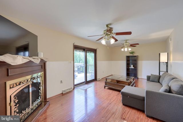 4098 WILLOW LN, Columbia, PA 17512
