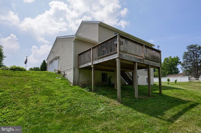 4098 WILLOW LN, Columbia, PA 17512