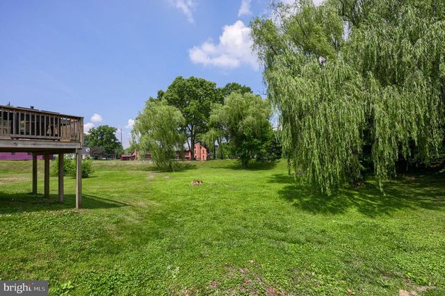 4098 WILLOW LN, Columbia, PA 17512