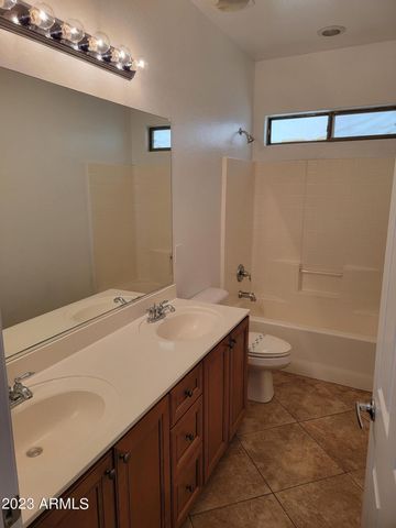 7428 W WOLF Street, Phoenix, AZ 85033